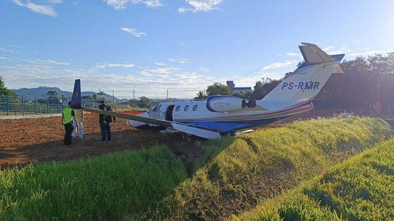 De acordo com os bombeiros, a aeronave havia decolado de Jundiaí, em São Paulo, às 6h48, e pousado em São José às 7h59. - Divulgação/CBMSC/ND Mais