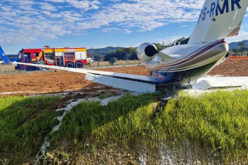 Jato sai da pista após pouso no aeroclube de São José, na Grande Florianópolis. - Aeródromo São José/ND Mais