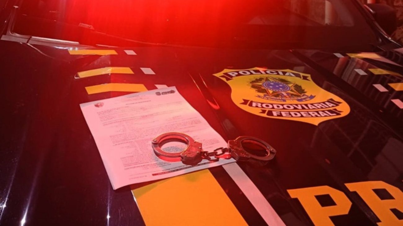 Suspeito tenta escapar, mas PRF captura o homem acusado de tentativa de estupro. Foto: PRF/ND Mais