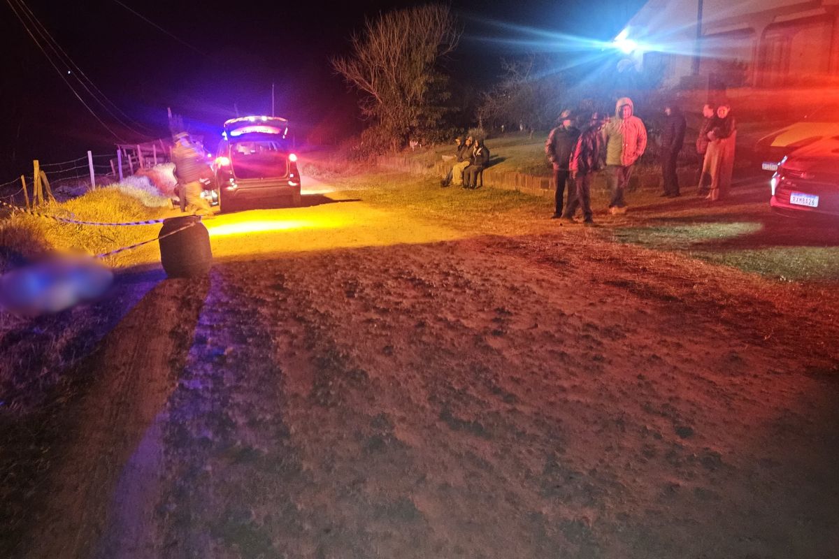 Caso de mulher encontrada morta em Capinzal mobilizou Polícia Militar e Polícia Científica.Foto: Capinzal FM/ND Mais