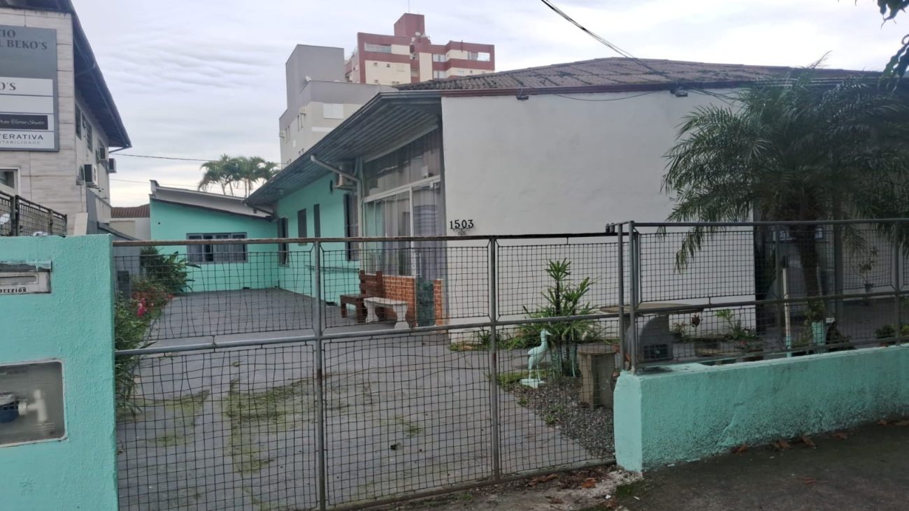 Interdição de 4 lares de idosos em SC expõe guerra de versões após denúncias graves