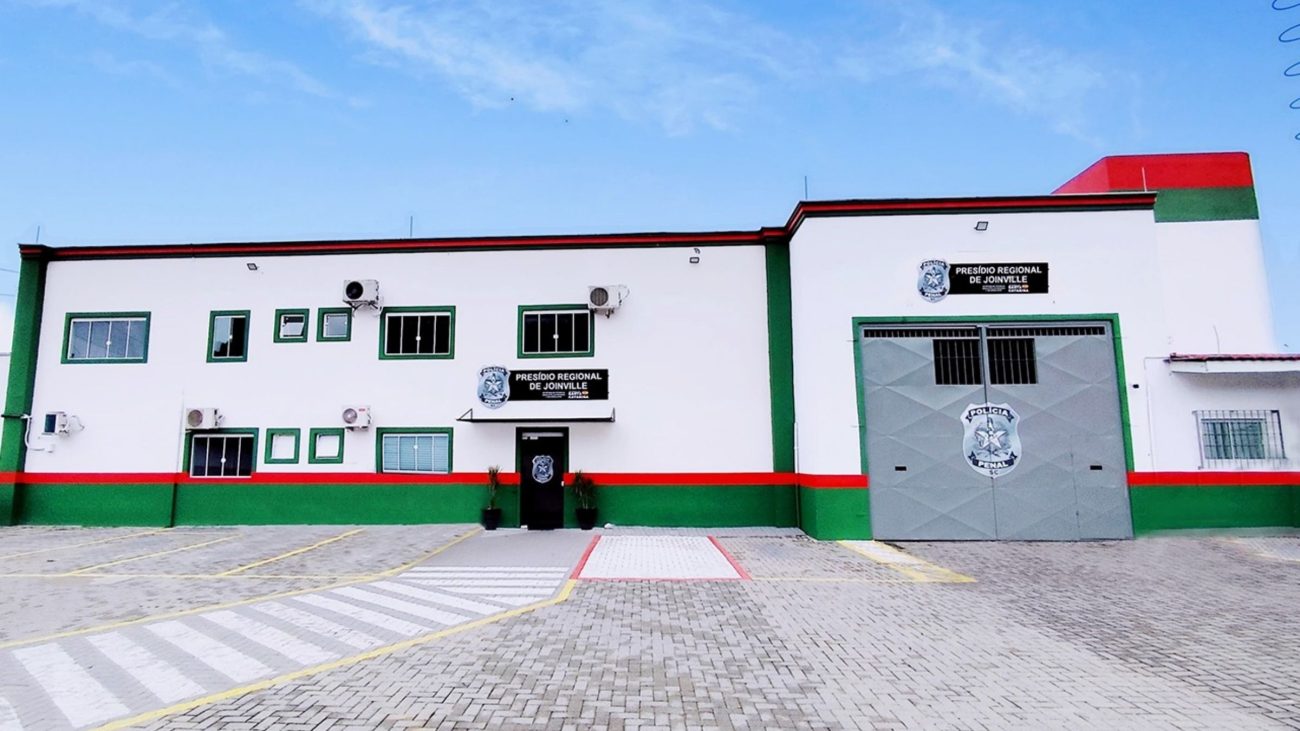 Homem acusado de estupro de vulnerável foi transferido para o Presídio Regional de Joinville
