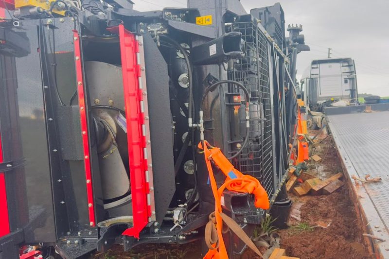 Grave acidente na BR-470 envolveu Voyage e caminhão na manhã desta quarta-feira (1º). - Anderson Maran/ND Mais