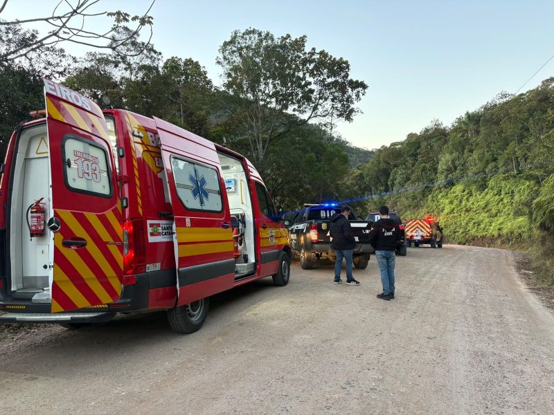 Idosa é resgatada de ribanceira em Gaspar após sequestro - Gabriel Langaro/ND Mais