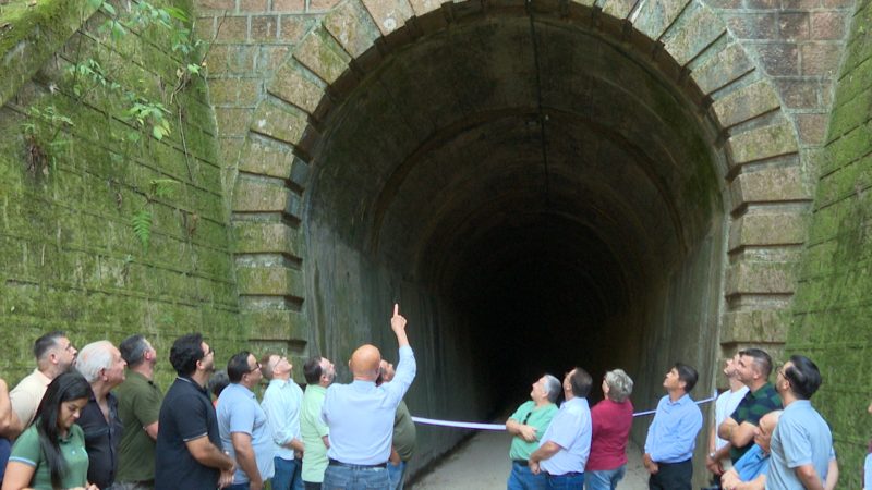 O local preserva os cortes nas rochas e a estrutura original que serviu como peça fundamental para o transporte de cargas e passageiros em SC. - Gustavo Féo/NDTV/ND Mais