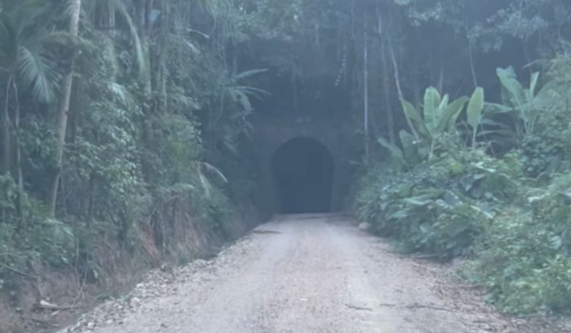 Entrada do maior túnel da Estrada de Ferro de SC, abandonado por 50 anos - @anadotem/Reprodução/ND Mais