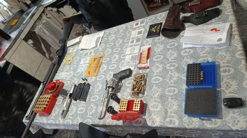 Armamento e munição foram recolhidos pela Polícia Federal. - Divulgação/PF/NDMais