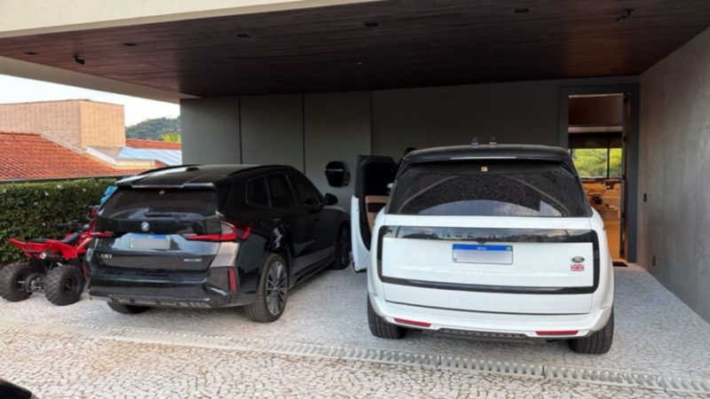 Criminosos usaram carros de luxo para ocultar dinheiro do tráfigo. - Divulgação/PF/NDMais