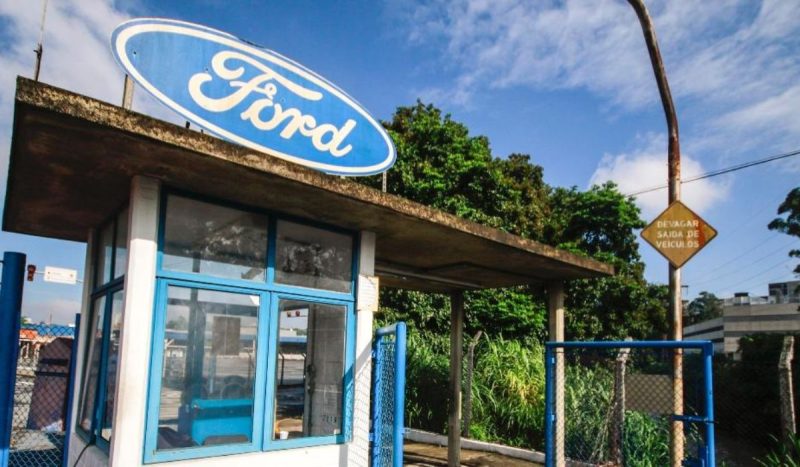 Jim Farley disse a funcionários que a Ford considera possível a entrada de fabricantes chineses nos EUA entre cinco e dez anos, apesar das atuais barreiras comerciais - Reprodução/Sindicato dos Comerciários/ND Mais