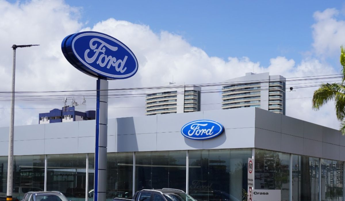 A Ford desenvolve uma família de veículos elétricos acessíveis para competir em custo e eficiência com os modelos produzidos por montadoras chinesas
