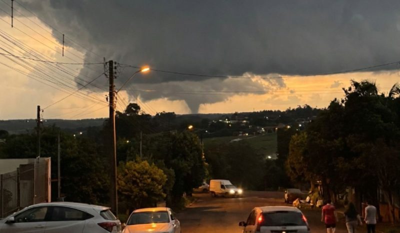 Moradores registraram a formação de uma supercélula durante o temporal - Vitor Goede/@GoedeTDS/X