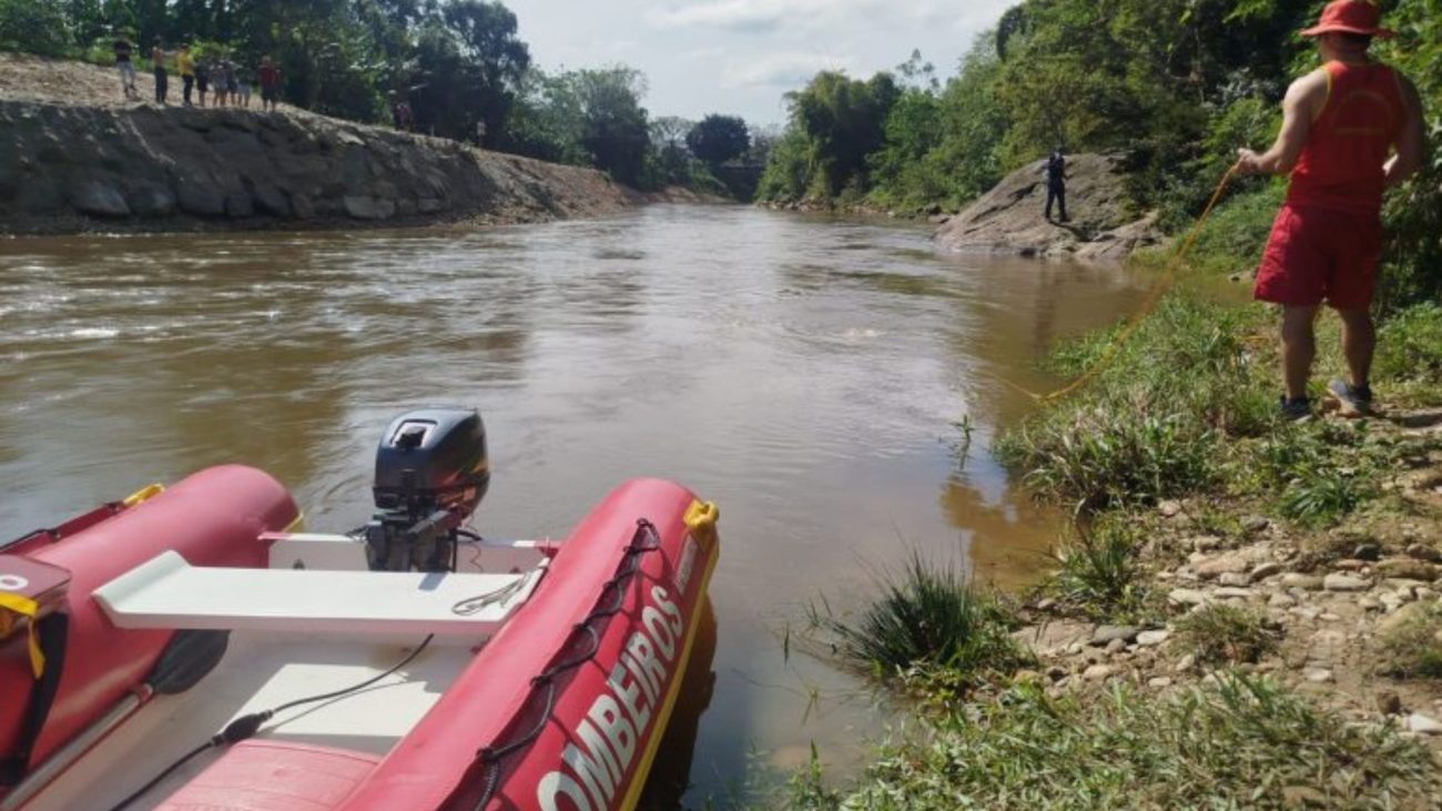 Busca por menino arrastado pela correnteza do Rio Cubatão são retomadas por bombeiros na manhã desta terça-feira em Santo Amaro da ImperatrizFoto: CBMSC/ND Mais
