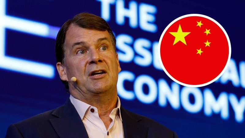 CEO da Ford, Jim Farley prevê marcas da China 'tomando o lugar' de montadoras dos EUA em até 10 anos - Montagem feita com imagens da CNBC e da Wikipedia/ND Mais