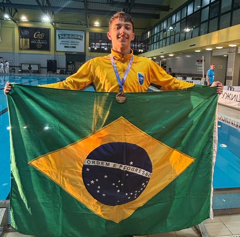 Lageano Gabriel Nerbass no Sul-Americano Juvenil de Natação