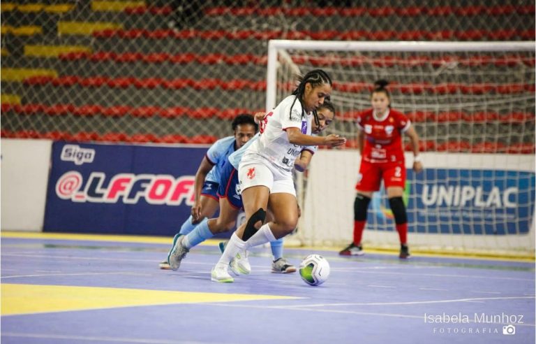Leoas da Serra goleia o Londrina em casa