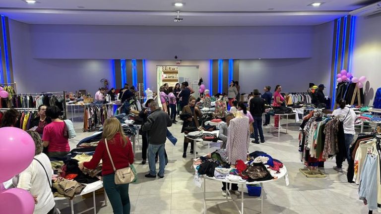 Bazar Desapega Rosa une solidariedade e sustentabilidade pela vida
