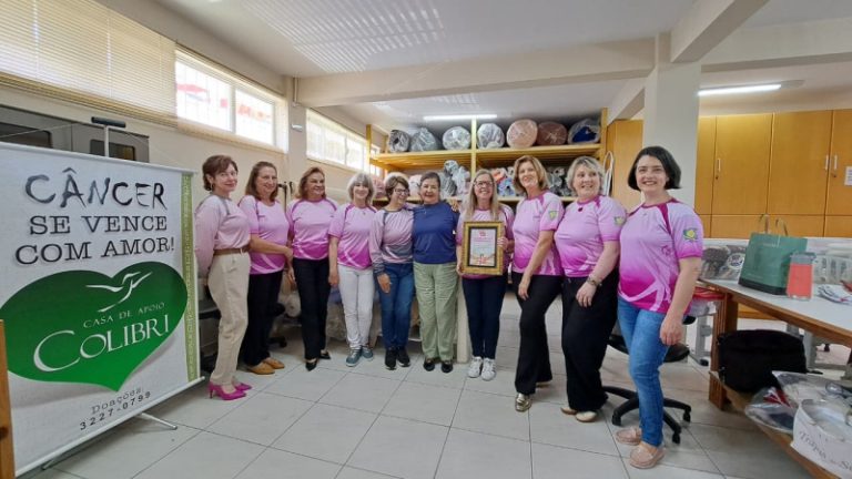 Núcleo da Mulher Empreendedora da ACIL faz repasse de recursos para Casa Colibri