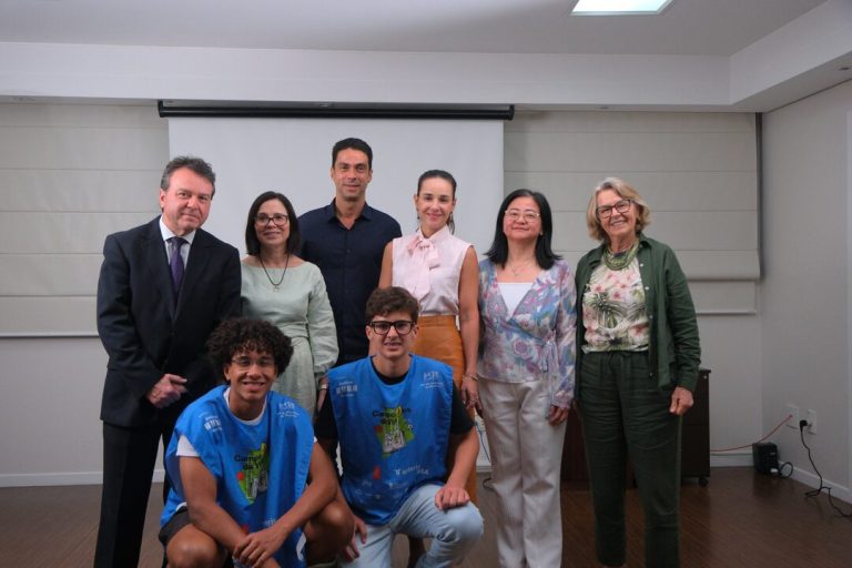 “Estou muito feliz porque agora consigo enxergar tudo com nitidez”, diz adolescente, entre mais de mil atendidos pelo Projeto Olhar Amigo em 10 anos de história