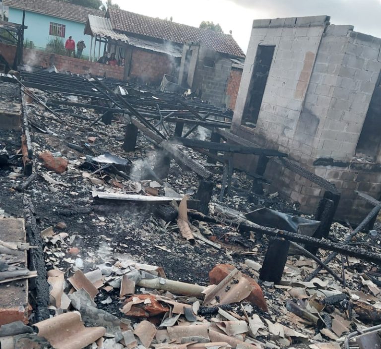 TRAGÉDIA: Família inteira morre no incêndio em Painel