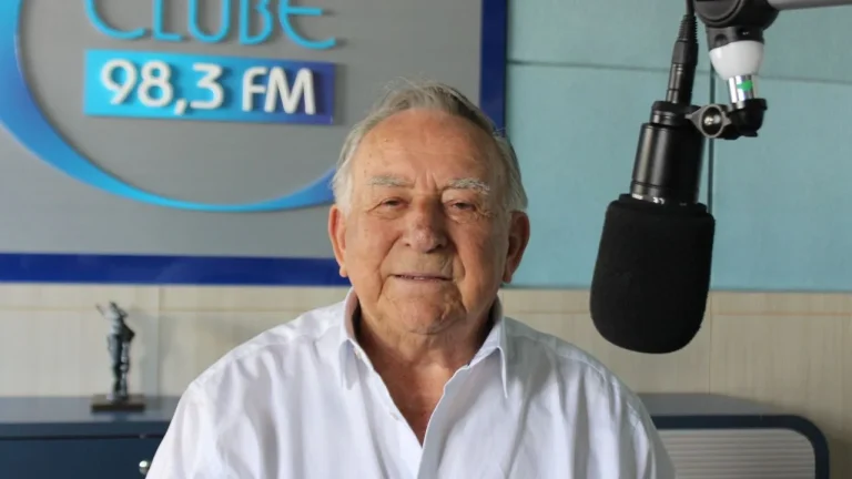 Parabéns Maneca pelos 93 anos de vida dedicada ao Rádio